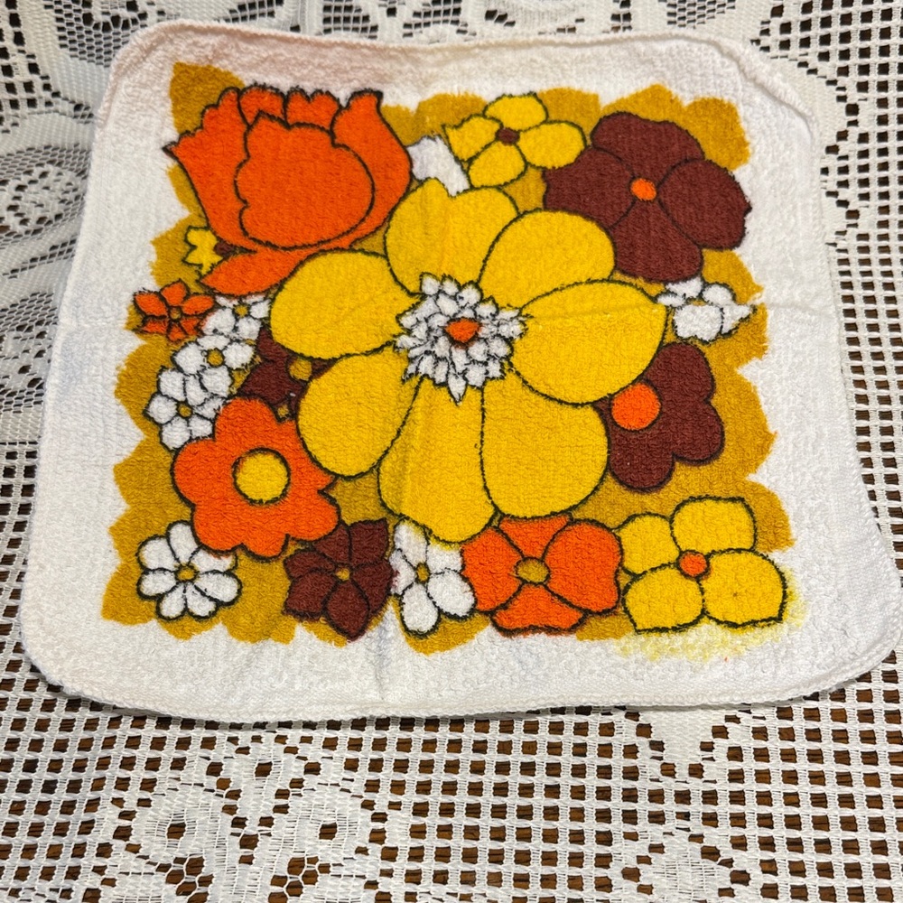 Retro Floral Bath and HandTowel - White, Orange, Yellow, Brown - Picture 11 of 16